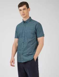 Signature Short-Sleeve Gingham Shirt - Dark Emerald 8 Signature Short-Sleeve Gingham Shirt - Dark Emerald -clothing Shop 0059142 701 A anvvws scaled