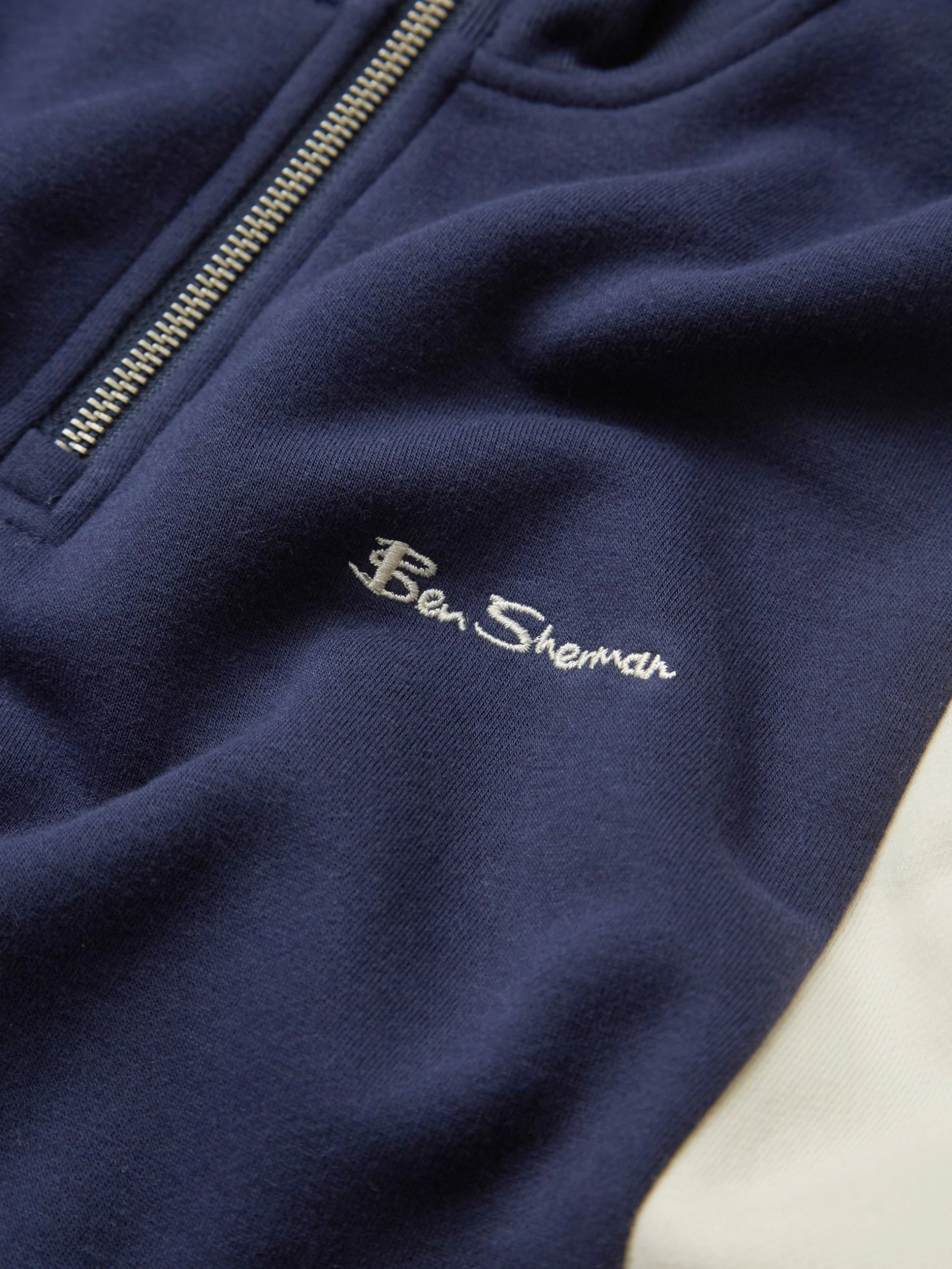 Colorblock Half-Zip Sport Sweatshirt 5 Colorblock Half-Zip Sport Sweatshirt - Image 5