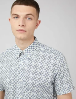 Mod Geo Print Short-Sleeve Shirt - Light Blue