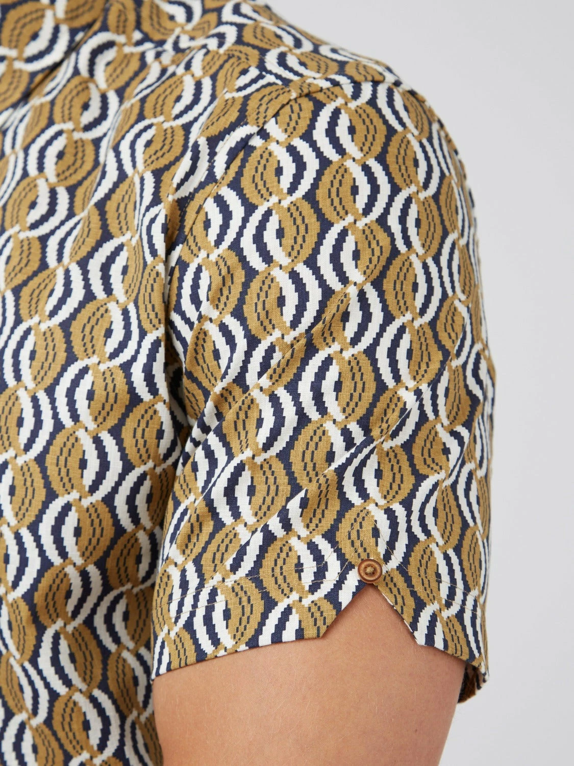 Optical Print Short-Sleeve Shirt 8 Optical Print Short-Sleeve Shirt - Image 8