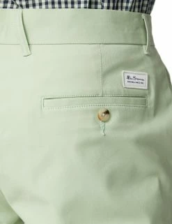 Signature Slim Stretch Chino Short - Green 6 Signature Slim Stretch Chino Short - Green -clothing Shop 59177 650 signature slim stretch chino short green detail