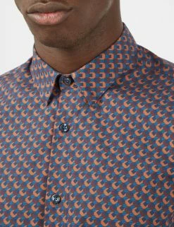 Long-Sleeve Retro '70s Geo-Print Shirt - Caramel -clothing Shop 65405c 371 long sleeve retro 70s geo print shirt caramel closeup