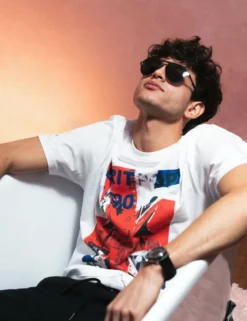 Signature 1990s Graphic Tee -clothing Shop 90s MAIN